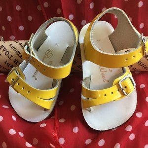 Sun San Sea Wees, Yellow Sandals, Size 3